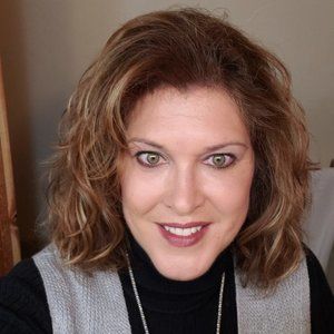 Meet Your Posher - Laura